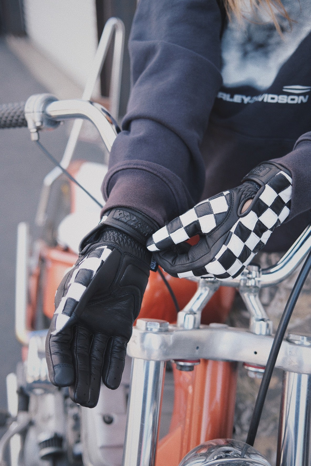 Armored Checkered Gloves