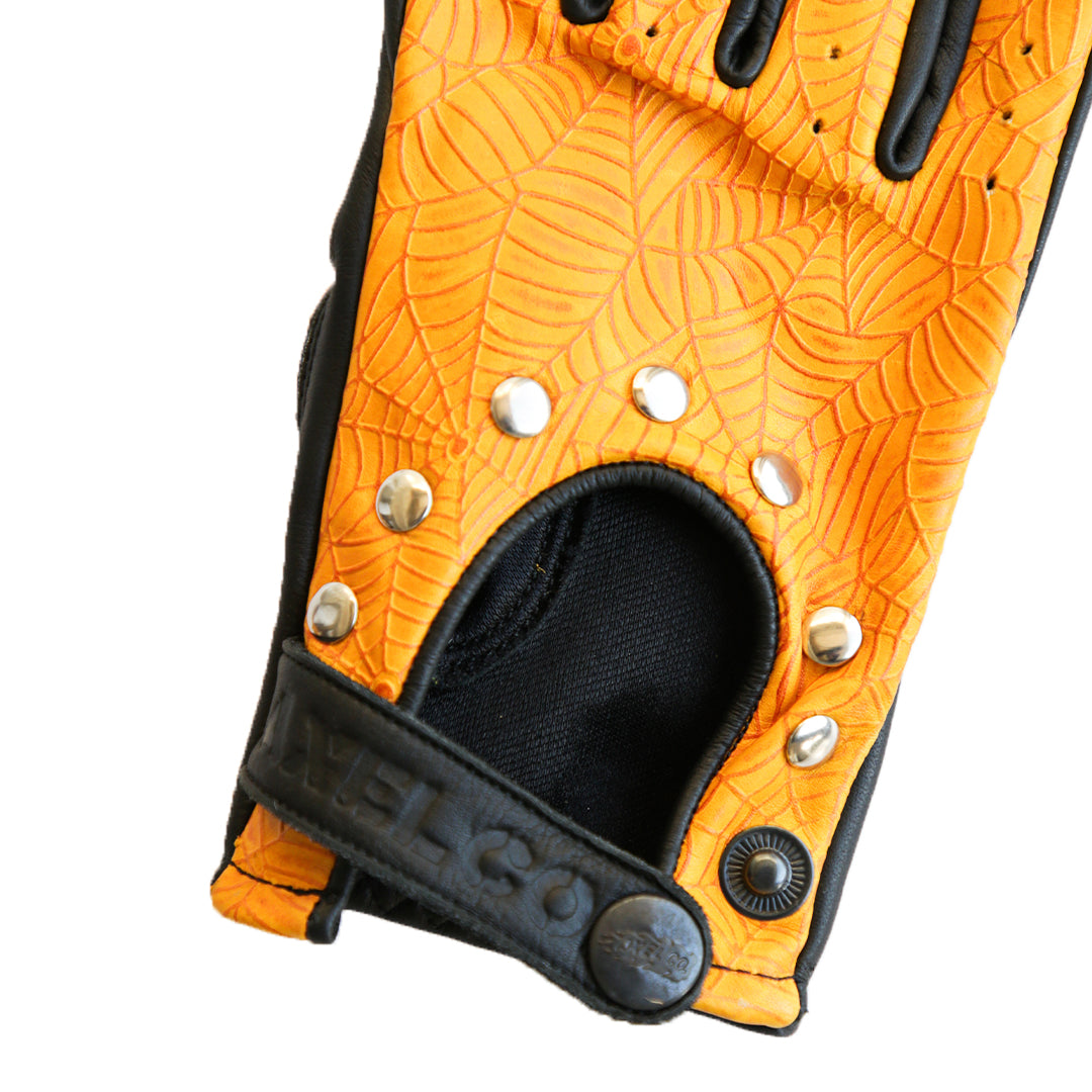 YELLOW SPIDER VINTAGE CLASPED GLOVES