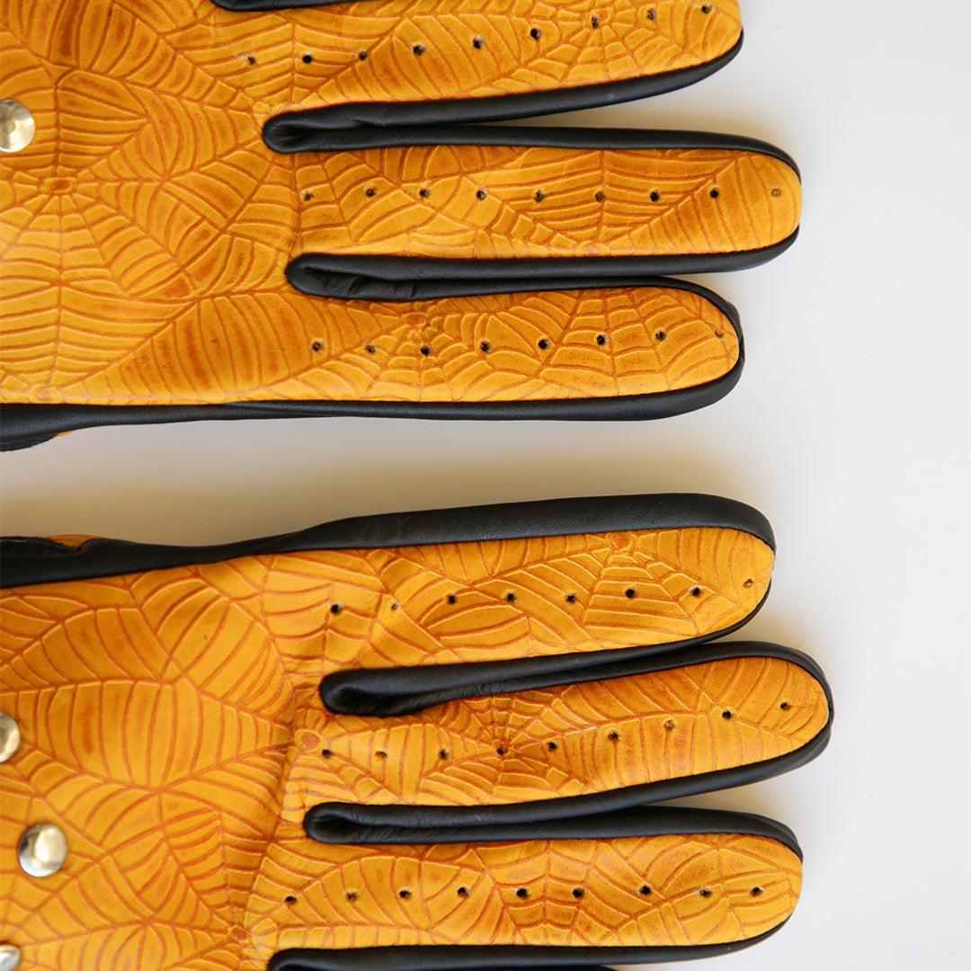 YELLOW SPIDER CLASPED GLOVES