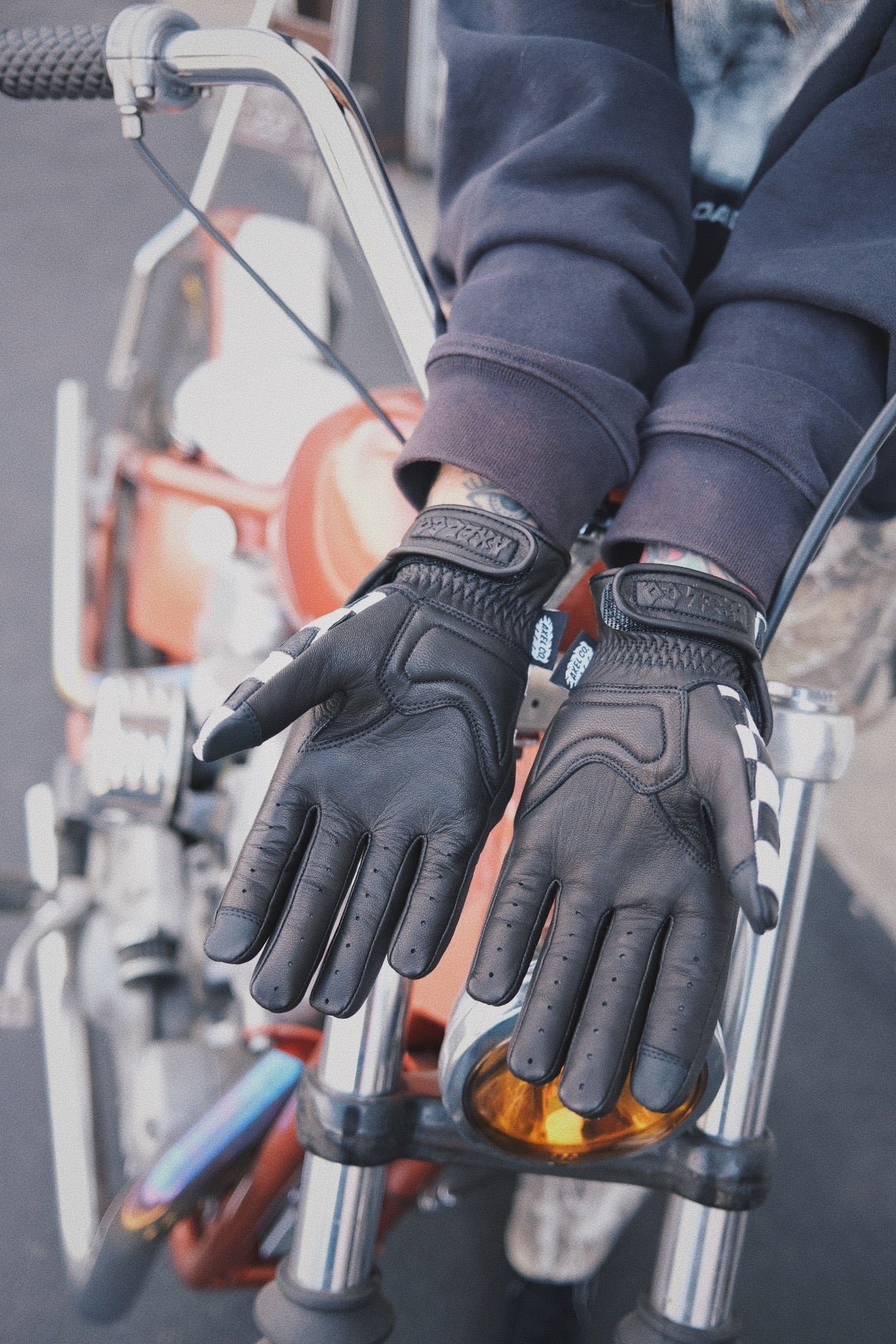 Armored Checkered Gloves