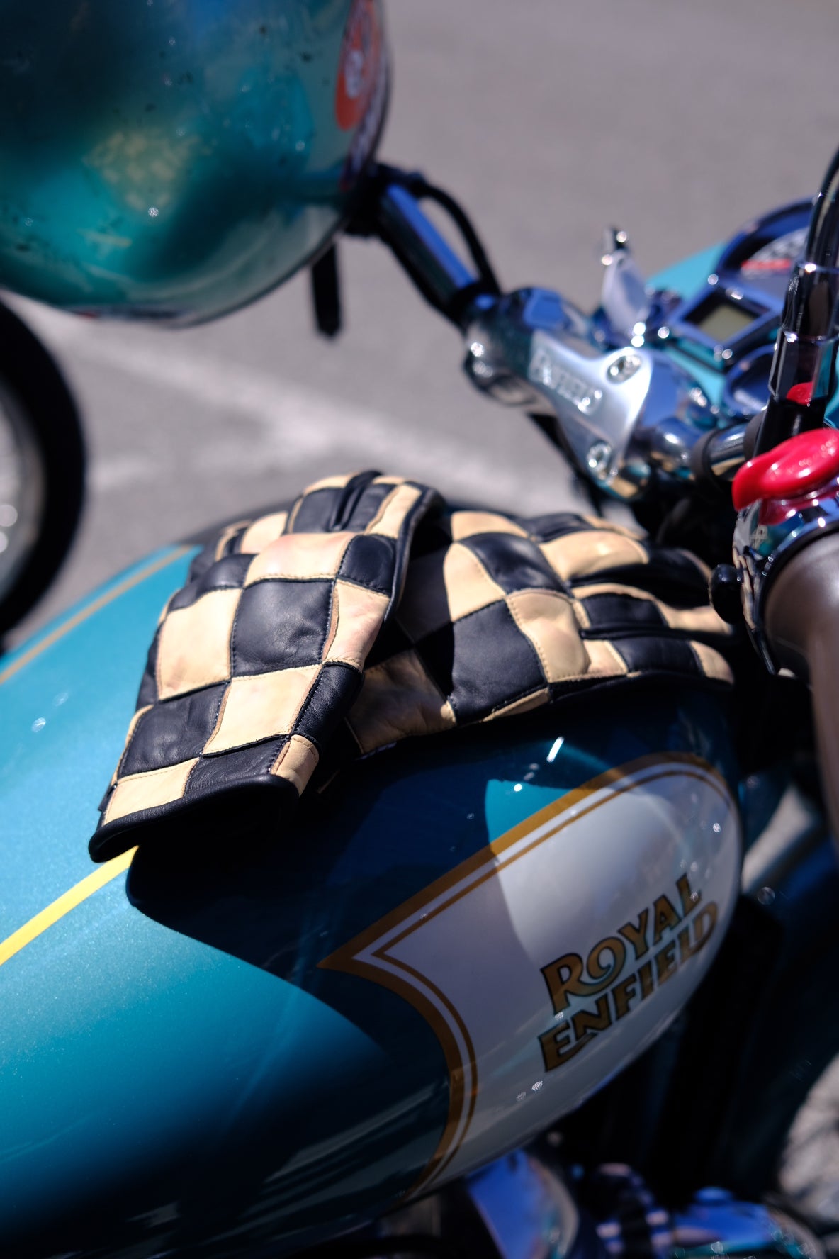 Armored Checkered Gloves NEW VERSION!!
