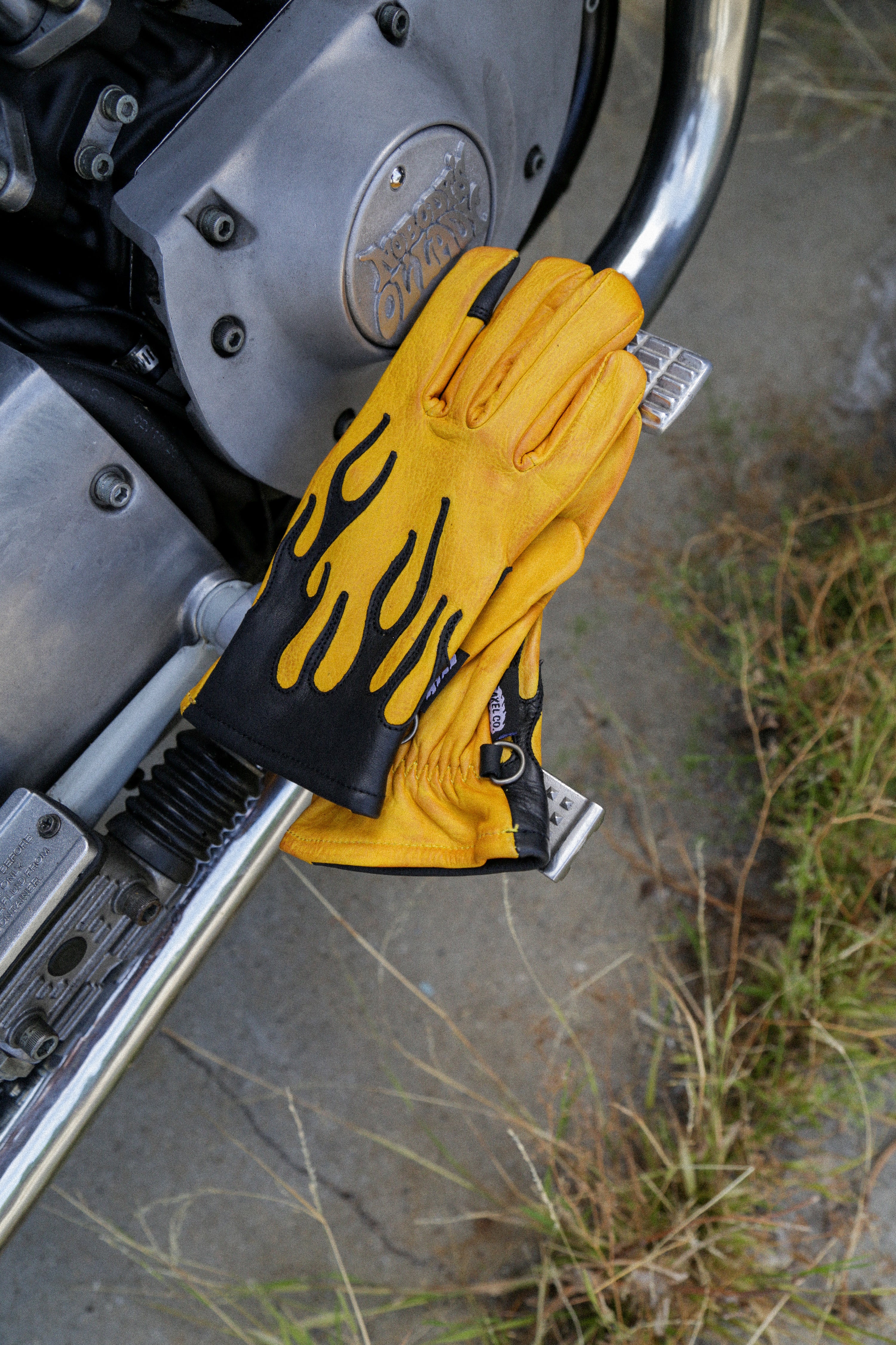 BLACK FLAME YELLOW GLOVES