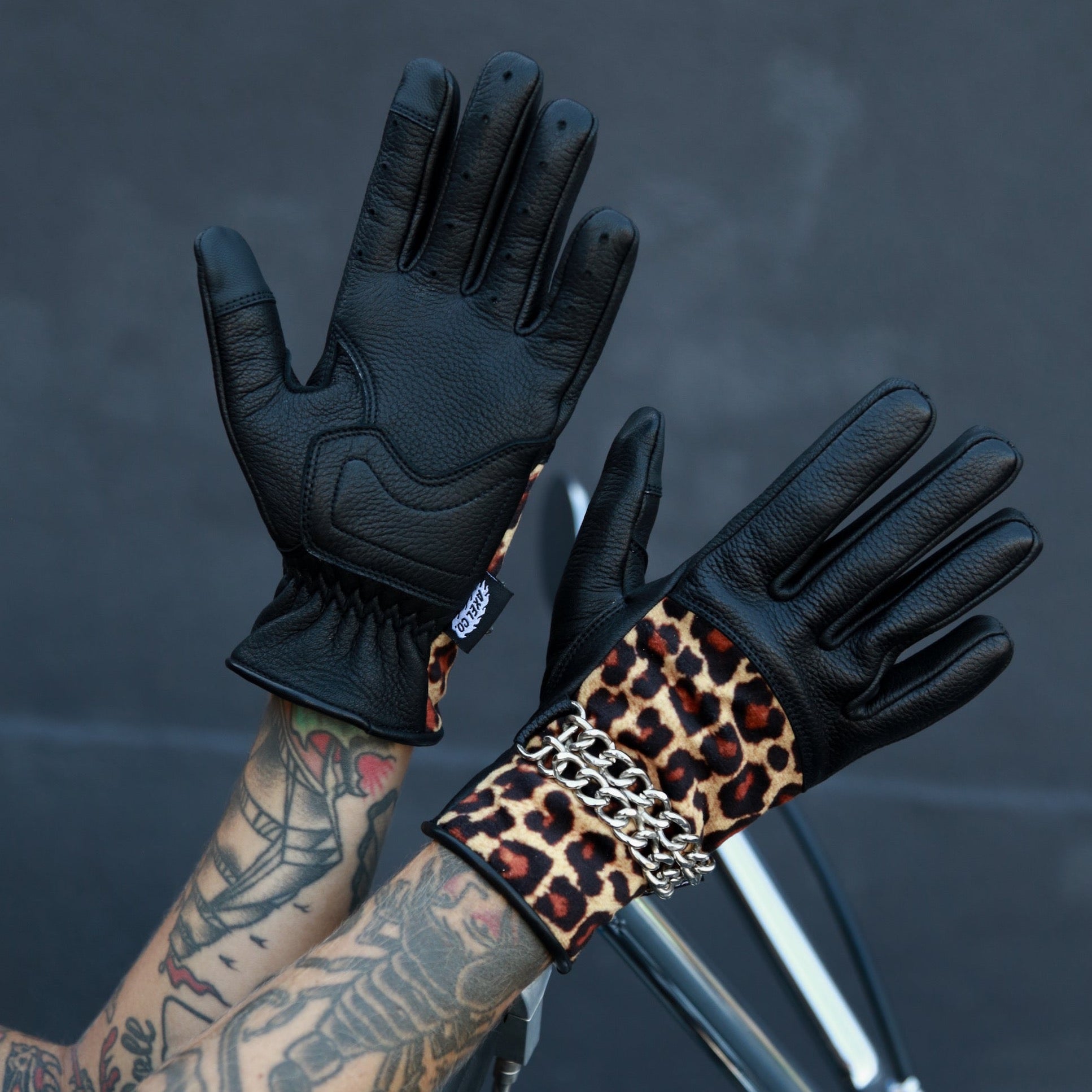 CHEETAH CHAIN GLOVES