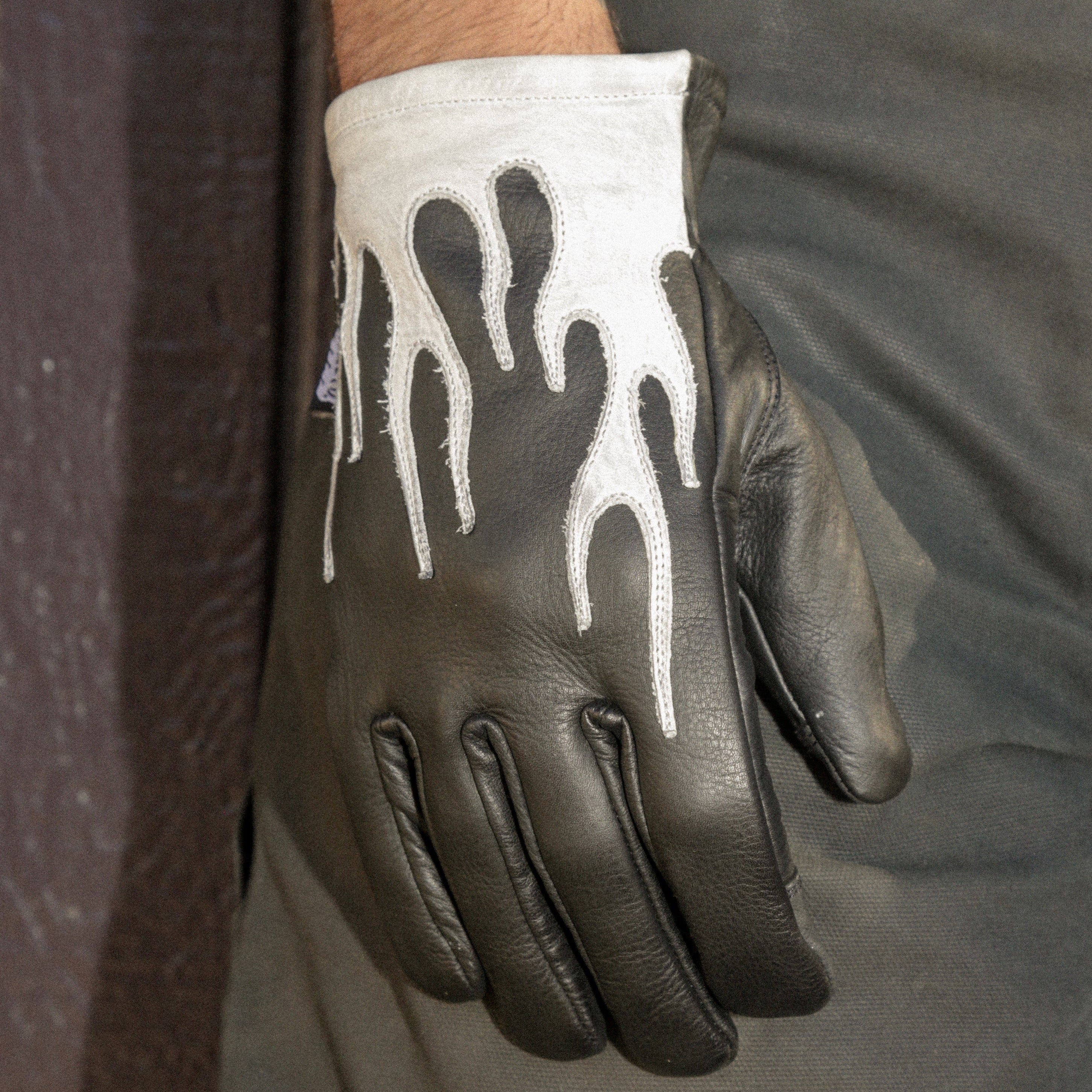 WHITE FLAMED BLACK MOTORCYCLE GLOVES