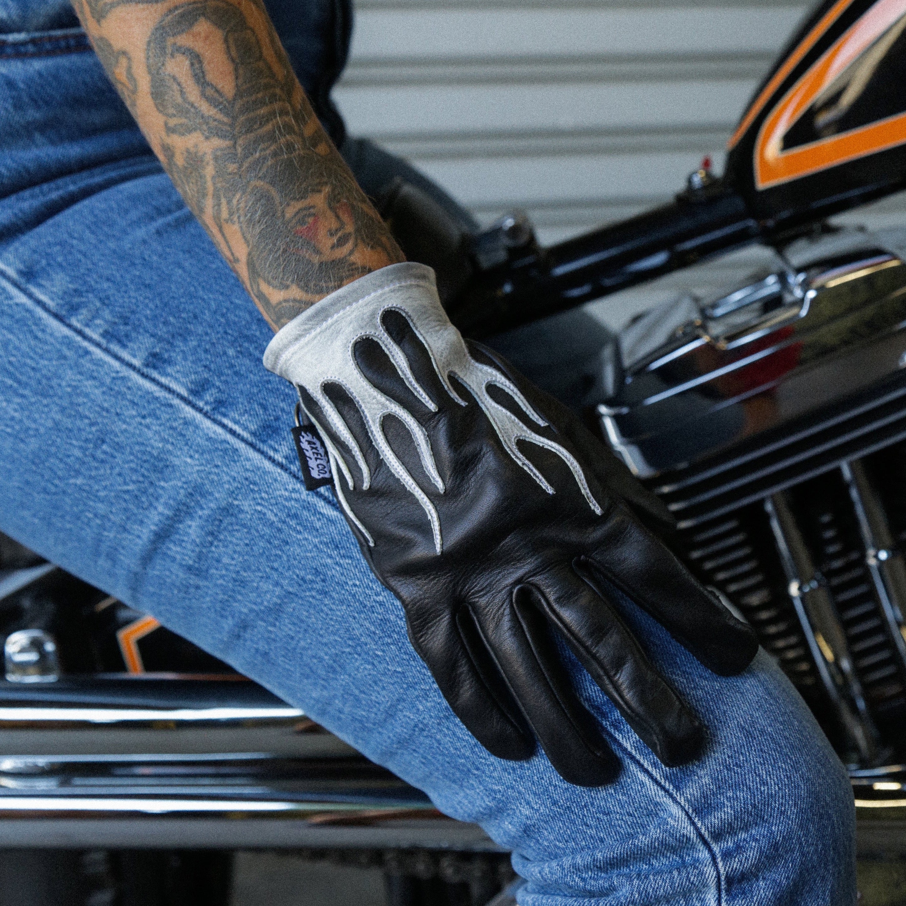 WHITE FLAMED BLACK MOTORCYCLE GLOVES