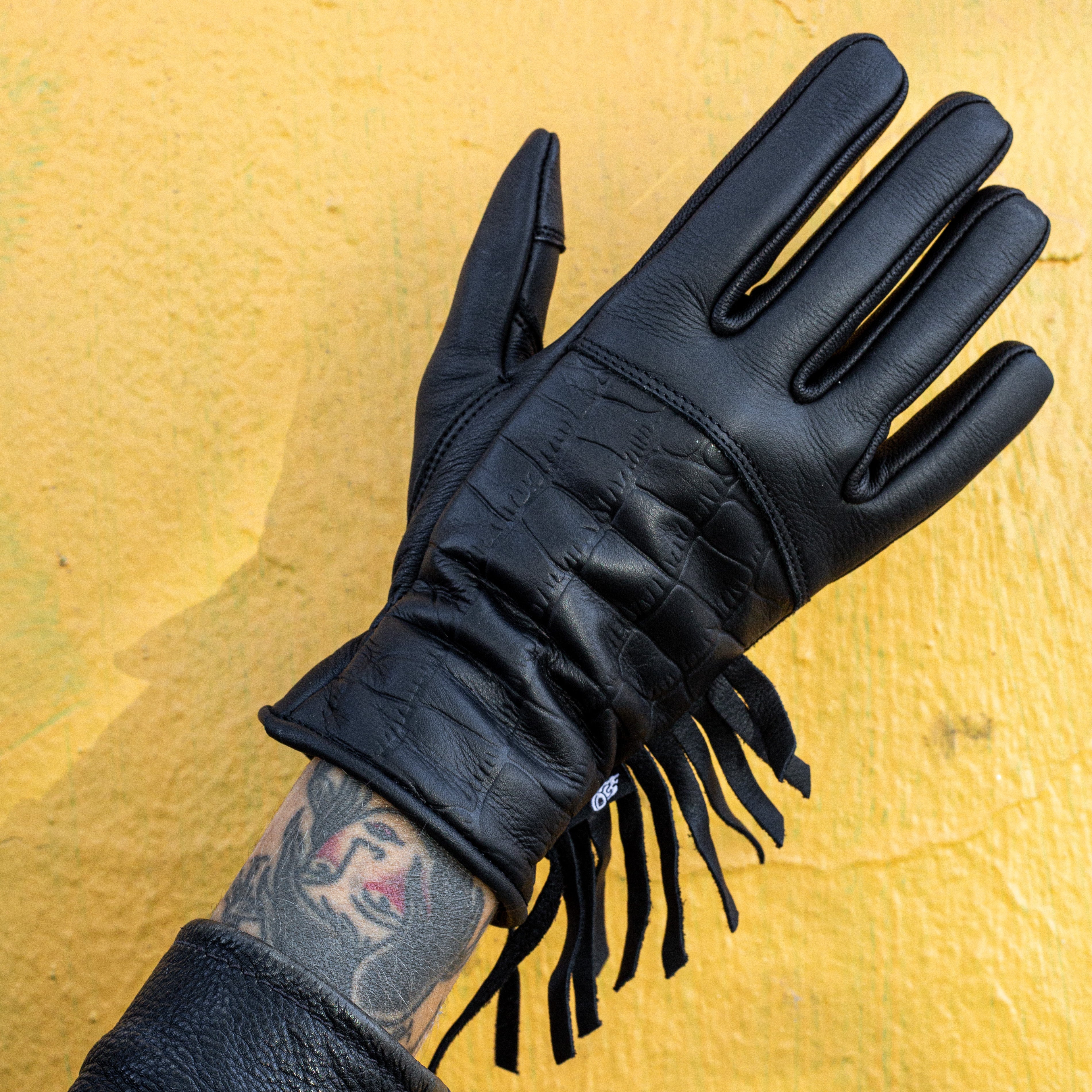 ALLIGATOR GLOVES WITH TASSELS