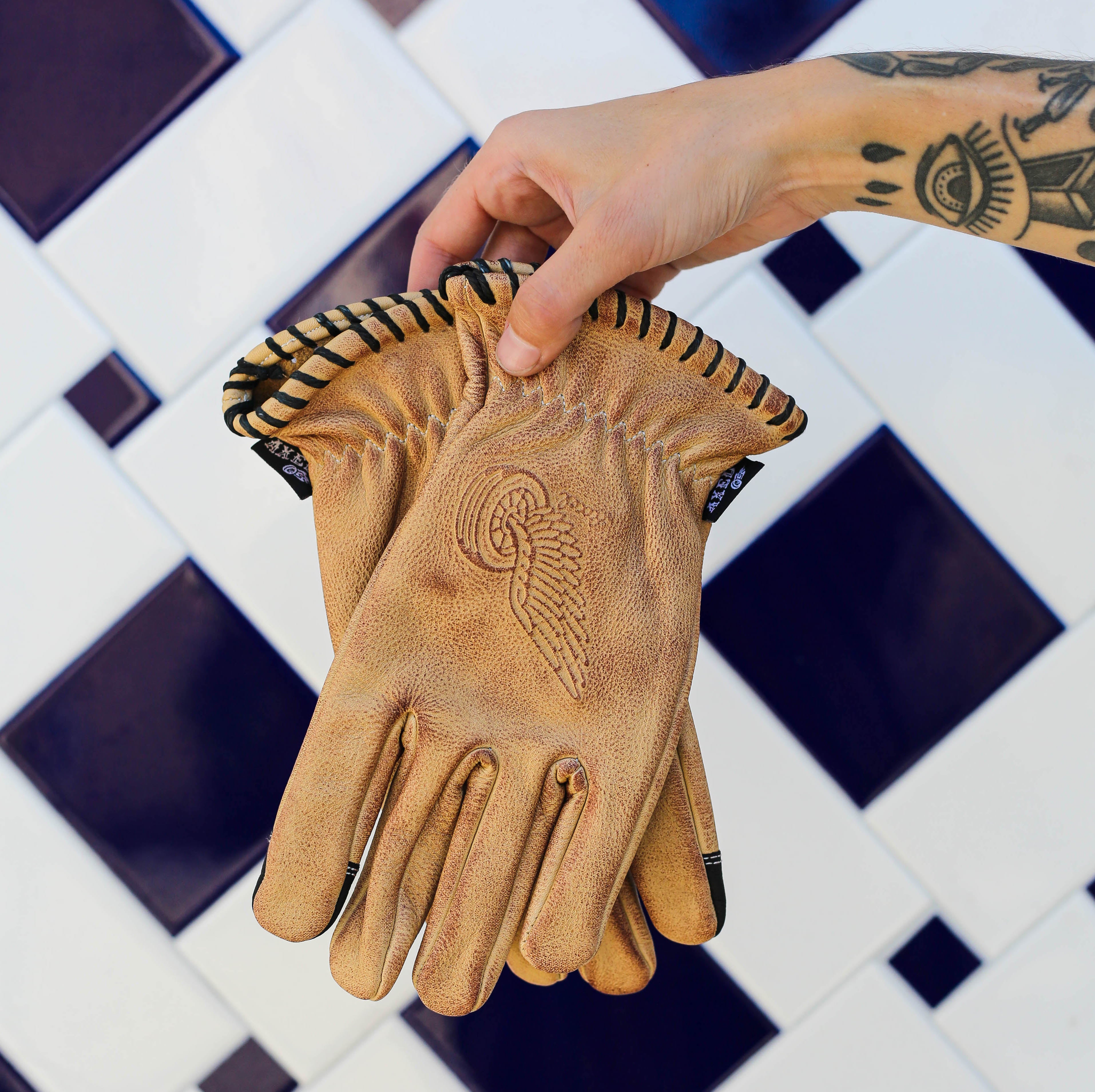 WAXED TAN COWHIDE GLOVES